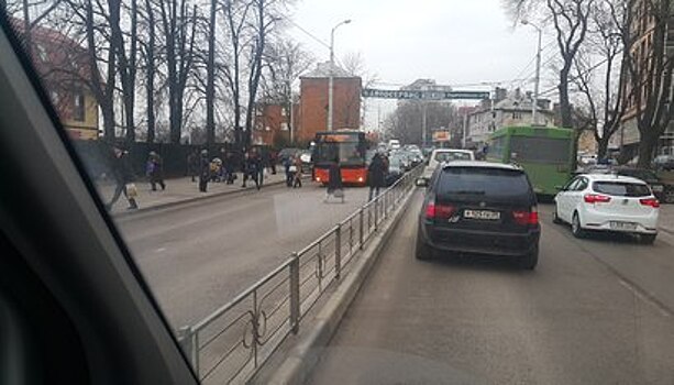 В Ливенском районе легковушка влетела в БМВ: пострадала женщина
