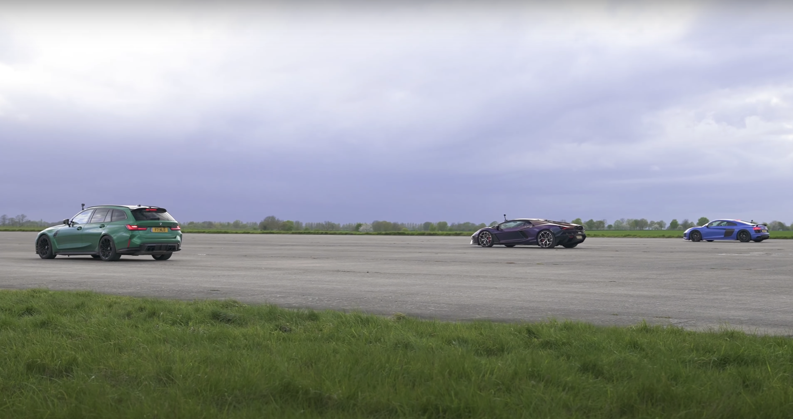 Видео: супергибрид Lamborghini сразился в гонке с 1000-сильными Audi и BMW