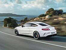 Разбитый Mercedes-AMG C63 продали с молотка с багажником, полным деталей