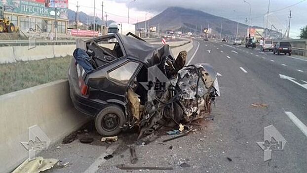 Фото: В смертельной аварии в Дагестане машины превратились в груды металла