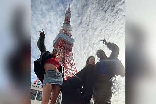 Хейли Бибер поделилась фотографиями с празднования 26-летия в Токио