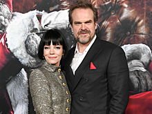 Звезда «Очень странных дел» Дэвид Харбор продолжает общаться с предполагаемой любовницей: подробности