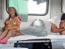 «Суровые российские поезда»: подборка смешных фотографий из плацкартов
