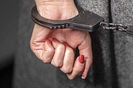 На подвергшуюся избиениям со стороны экс-мужа полицейского россиянку возбудили дело