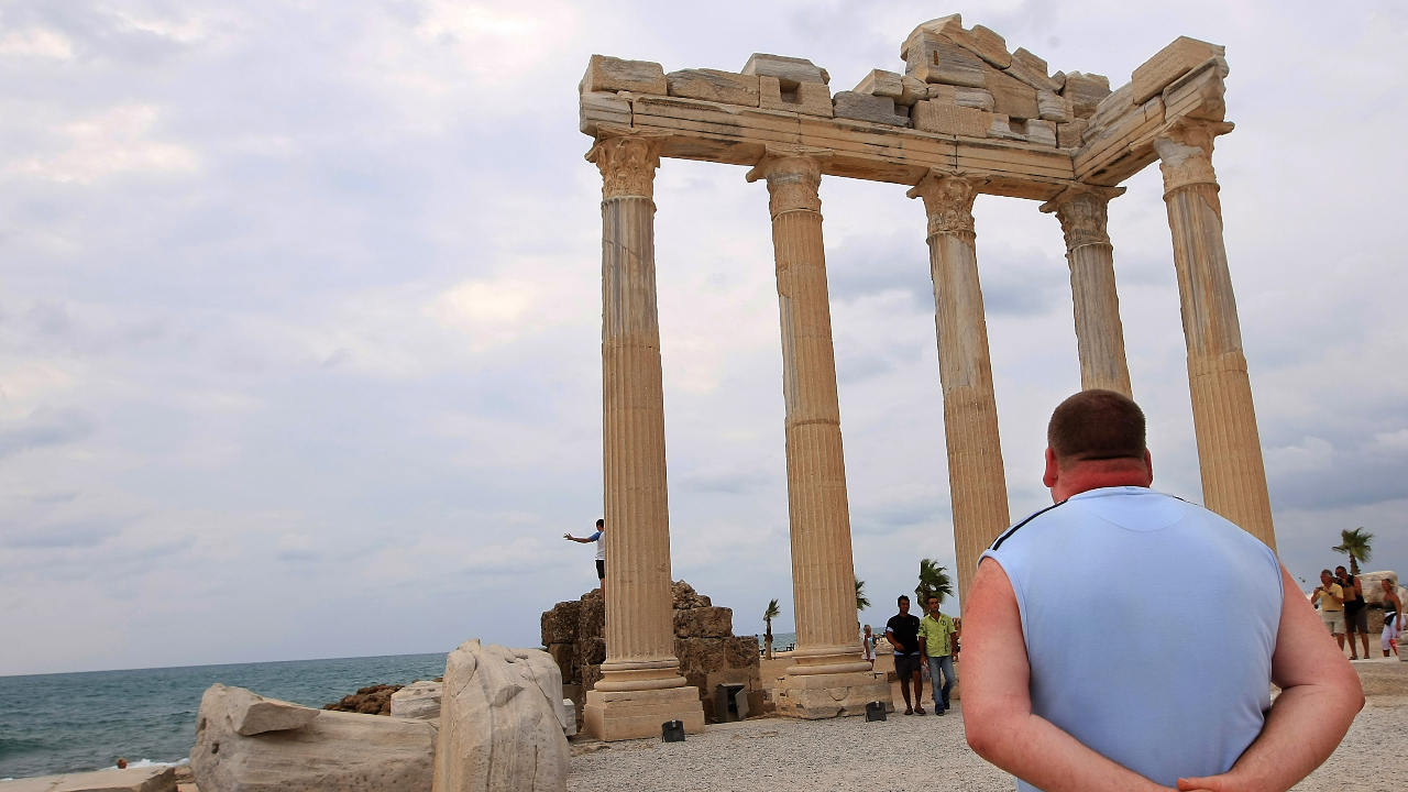 Туристы из РФ провели десять часов без еды и воды на экскурсии в Турции