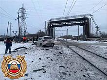 В Тольятти водитель Hyundai заехал под электричку