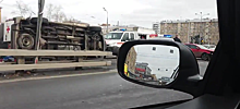 Машина скорой помощи с пациентом опрокинулась в Москве