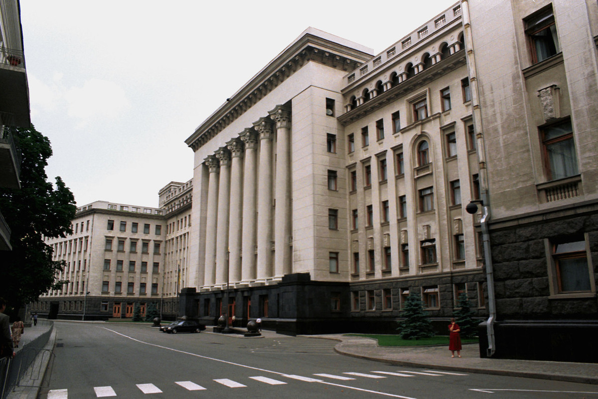 Украинские депутаты поручили полиции отыскать гадалку Ермака