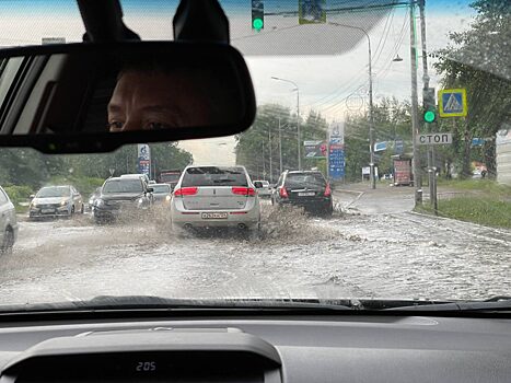 После ливня дороги Красноярска затопило