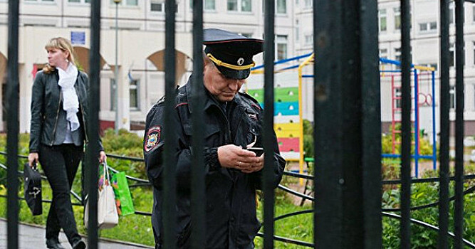 Подросток метнул нож в школьного психолога