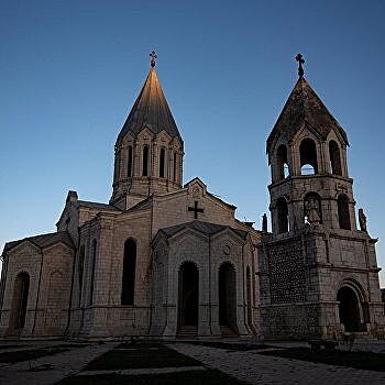 В храме Нагорного Карабаха провели первое после артобстрелов венчание