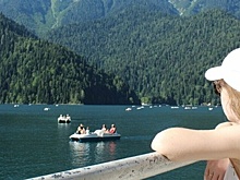 Жители Абхазии начали массово жаловаться  на поведение российских туристов