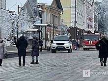 Мужчина в балаклаве напугал посетителей пиццерии на Покровке