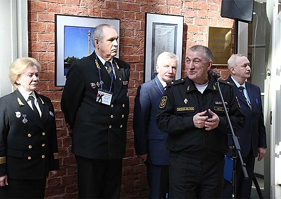 Главное командование ВМФ, Центральный военно-морской музей и Управление навигации и океанографии Минобороны России открыли выставку «Стражи морей» в Санкт-Петербурге