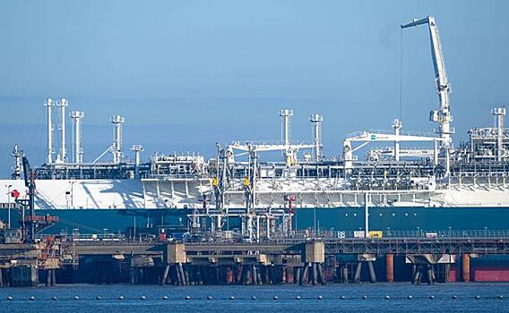 Капканы на суше и на море: СПГ из России со всех сторон обложили красными флажками