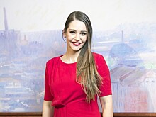 Глафира Тарханова, Иван Ургант с женой и Нонна Гришаева с дочкой посетили модную выставку