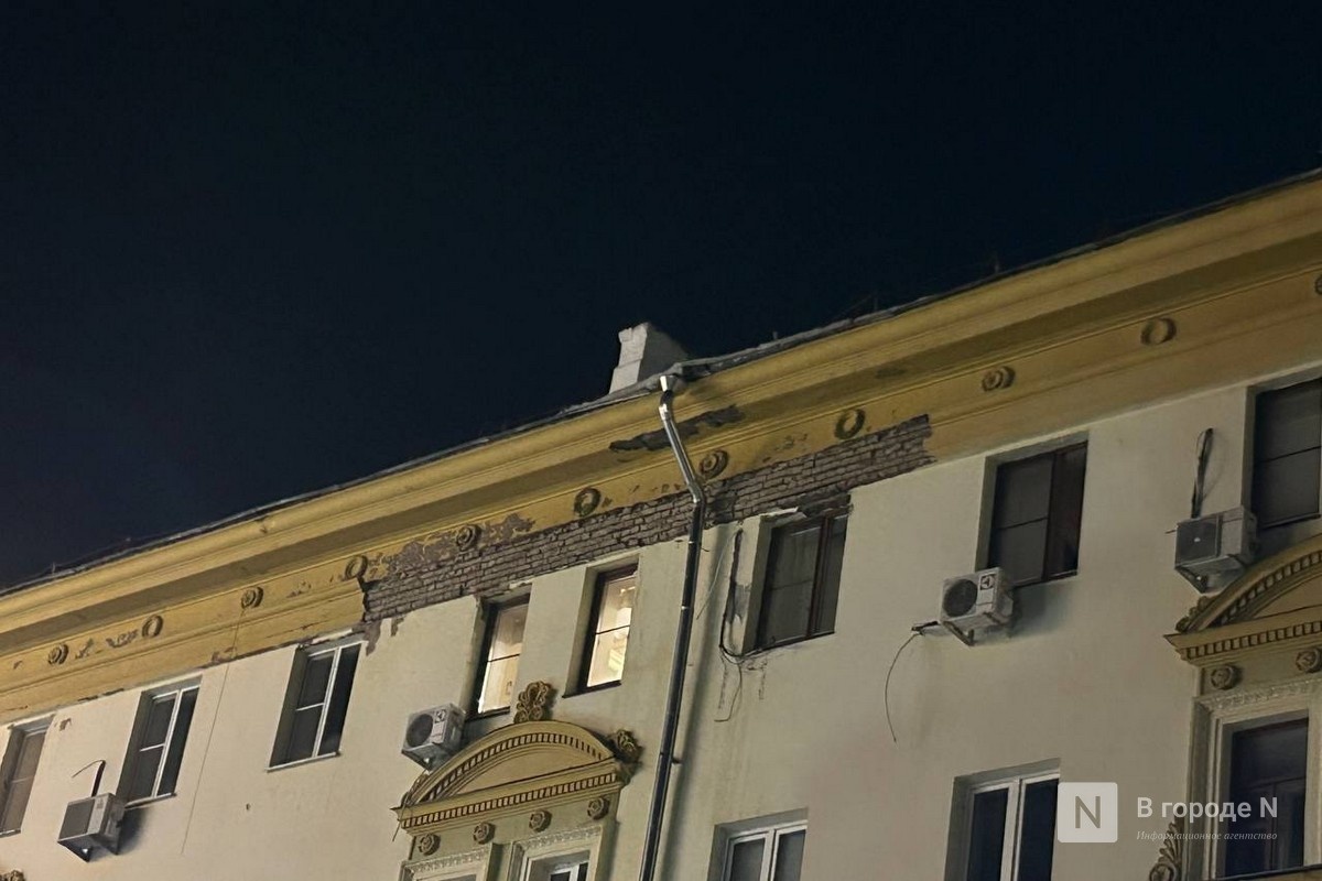УК оштрафуют из-за рухнувшего фасада дома на Покровке