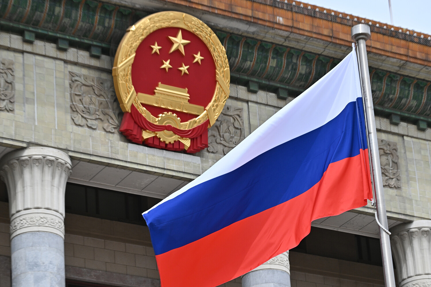 Дипломат Лю Пэньюй: Китай отвергает санкции США за связи с Россией