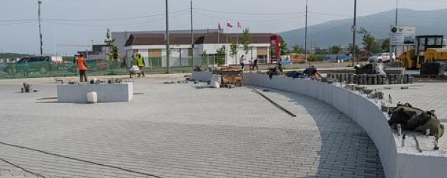 В Магадане строительство площади под стелу «Город трудовой доблести» завершилось на 90%