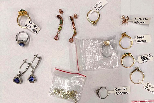 Таможенники в Шереметьеве пресекли контрабанду драгоценностей на 9,4 млн рублей