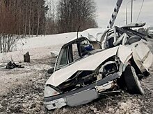 В Лахденпохском районе водитель врезался в фонарь
