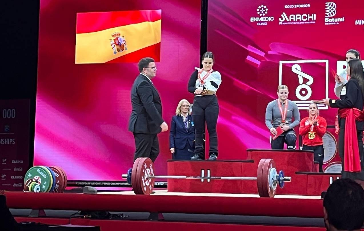 Испанский тяжелоатлет Ярнос получил серьезную травму руки на чемпионате Европы в Батуми.