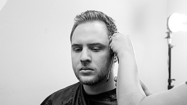 «До 300 волос в день — норма»: трихолог рассказал, когда начинать беспокоиться о редеющей шевелюре