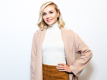 Гагарина пришла на вечеринку UNIQLO в вельветовой юбке, а Ходченкова — в свободных пудровых брюках