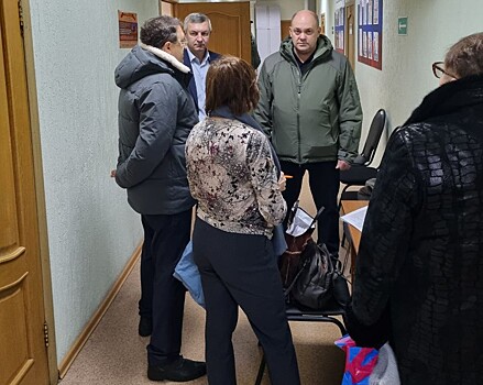 Алексей Смирнов проверил, как принимают заявления на жилищные сертификаты