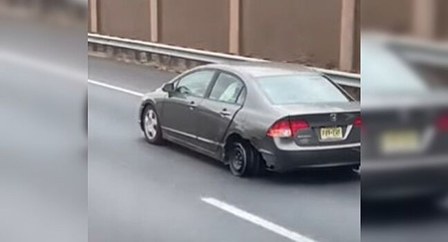 В США на дороге заметили Honda Civic без шины, едущую со скоростью 90 км/ч