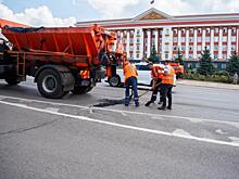 В центре Курска на Красной площади ведётся ямочный ремонт