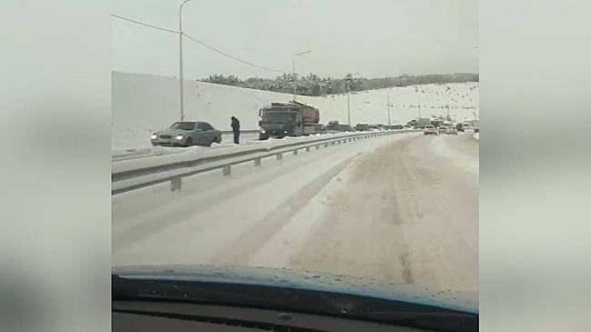 В Крыму произошел снежный коллапс
