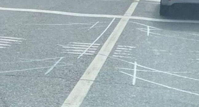 Необычные полосы и разметка на пешеходном переходе: что они означают