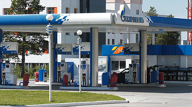 Автолюбителям Ноябрьска предлагают отказаться от бумажных чеков на АЗС