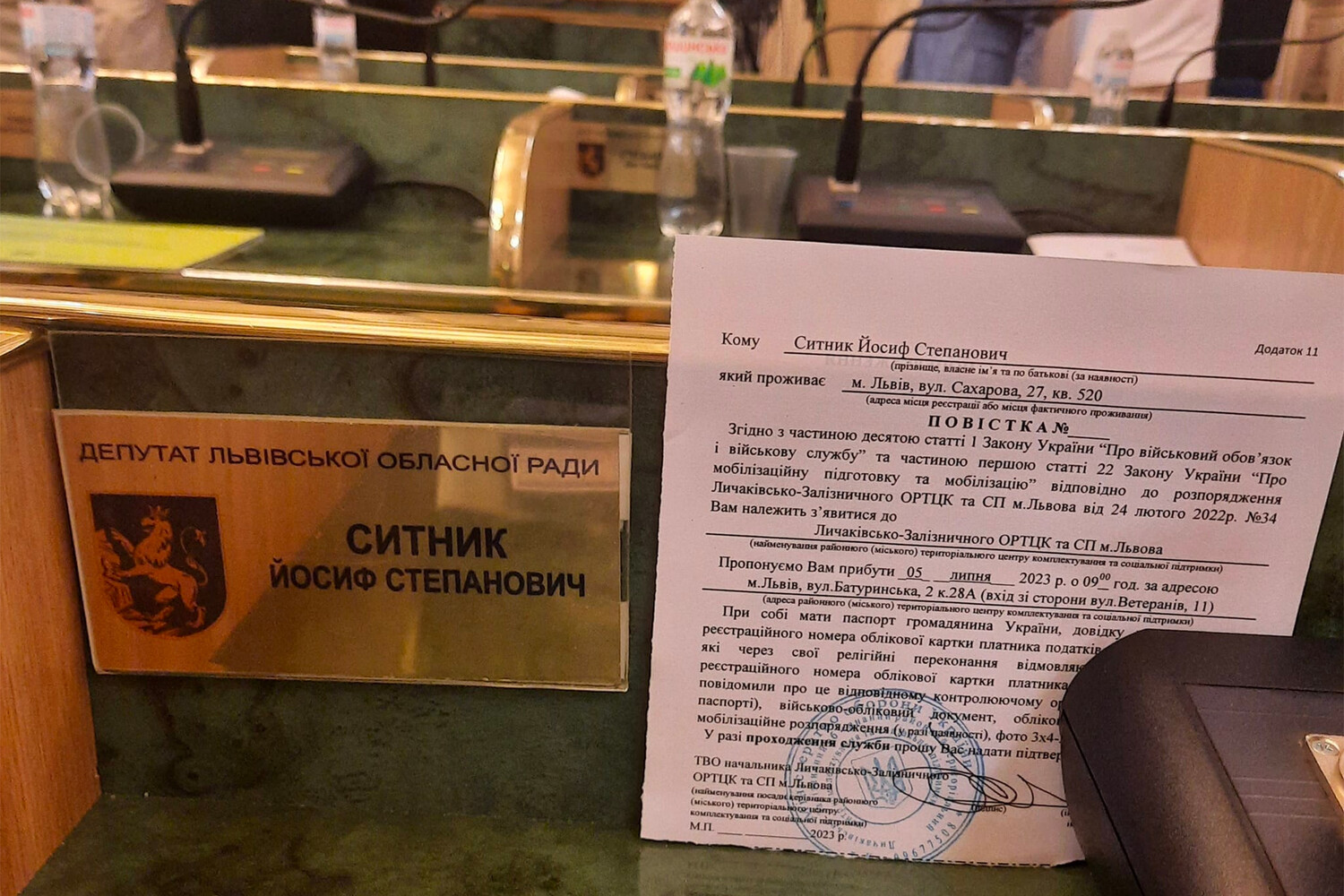 УНИАН: депутатам горсовета Канева на Украине раздали повестки во время заседания