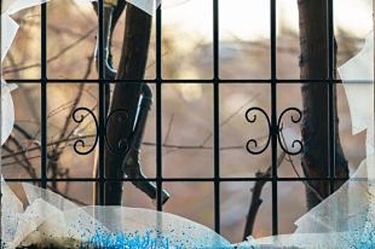 На Петроградке разгромили магазин и оставили антифашистский слоган