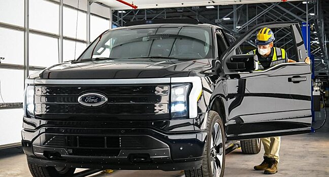 Ford запустил опытное производство пикапов F–150 Lightning