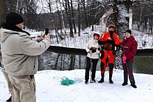 Замерзающую утку спасли на Царицынском пруду в Москве
