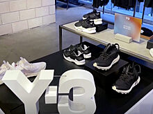 Adidas допустил падение выручки на €1,2 млрд из-за разрыва контракта с Канье Уэстом