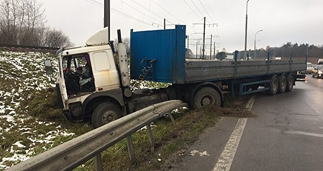 Toyota влетела в подземный переход в Минске