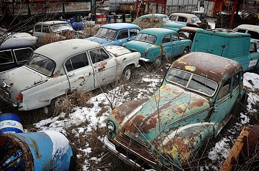 В Ставрополе есть свалка, где доживают свой век советские автомобили