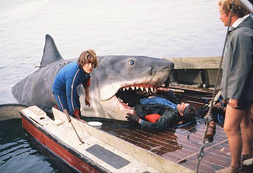 Как Стивен Спилберг снимал акулу в "Челюстях"