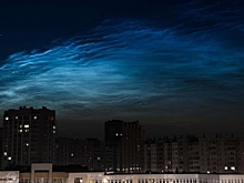 Фоторепортаж: серебристые облака в небе над Петербургом