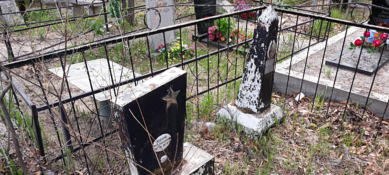 Сотрудник хабаровского кладбища годами крал ограждения с могил
