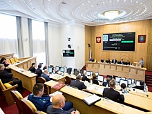 Романицу просят прижать торговцев алкоголем. Югорских депутатов возмутила практика «кафе-магазинов»