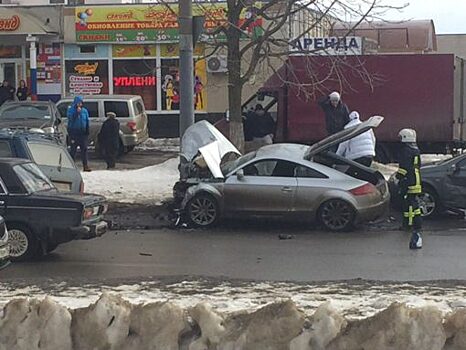 Тройное ДТП: в Орле Audi TT протаранила столб