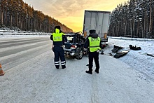 На Серовском тракте легковушка попала под грузовик, ее пассажир погиб