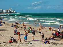 Британцы заполнили пляжи, нарушив изоляцию