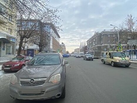 На улице Ленина в Уфе иномарка сбила женщину и ее четырехлетнюю дочку, переходивших дорогу на зеленый