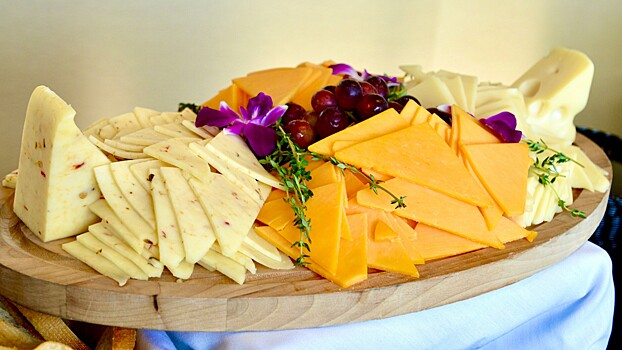 Технолог объяснил, какой сыр нельзя покупать